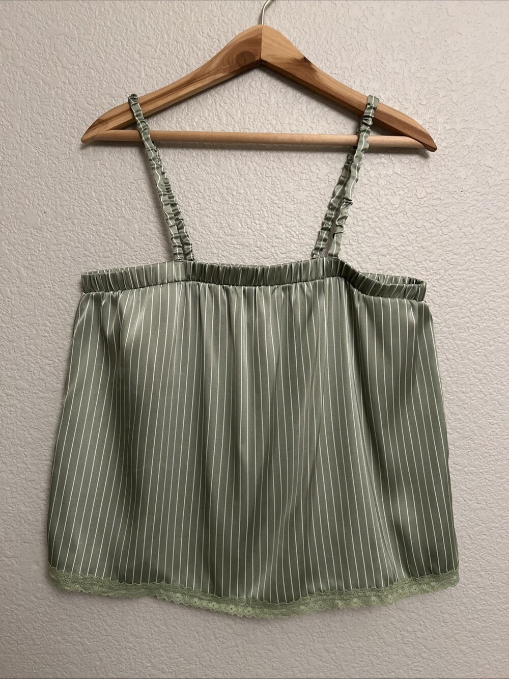 New Jaclyn Intimates Top Cami Sleeveless Quiet Luxury Minimalist Silky Layer L